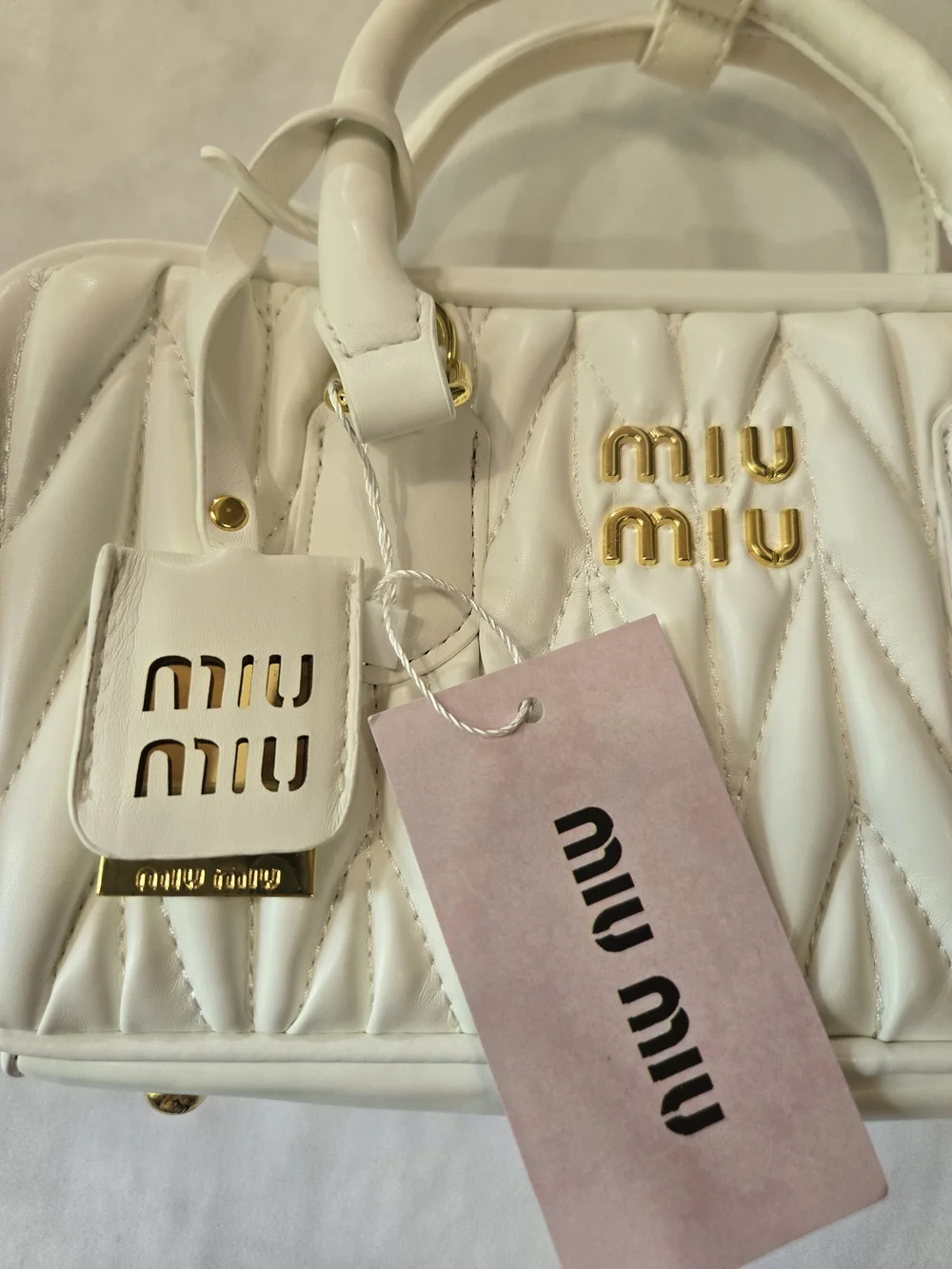 Gorgeous White Quilted Top-Handle Women’s Matelasse Leather Bag